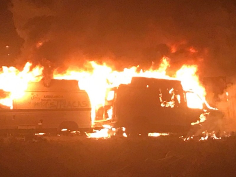 Se registra incendio en ambulancias del IMSS La Margarita
