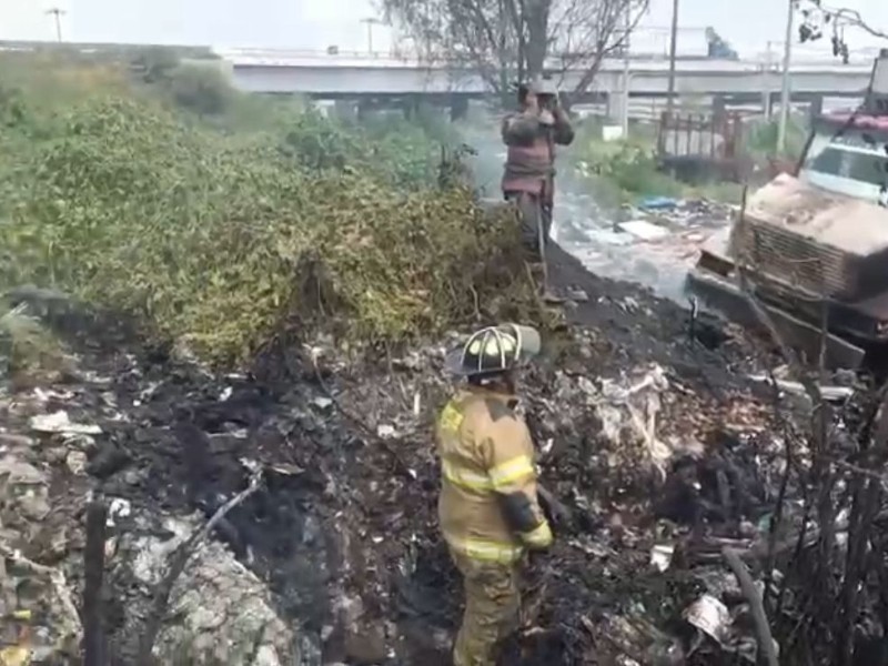 Se registra incendio en basurero clandestino de Ecatepec
