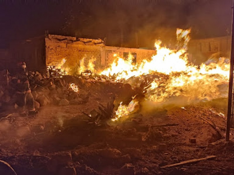 Se registra incendio en bodega de tarimas en El Centinela