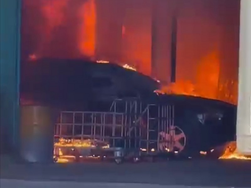 Se registra incendio en fábrica de colchones de Ecatepec