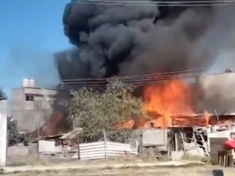 Se registra incendio en los Reyes la Paz