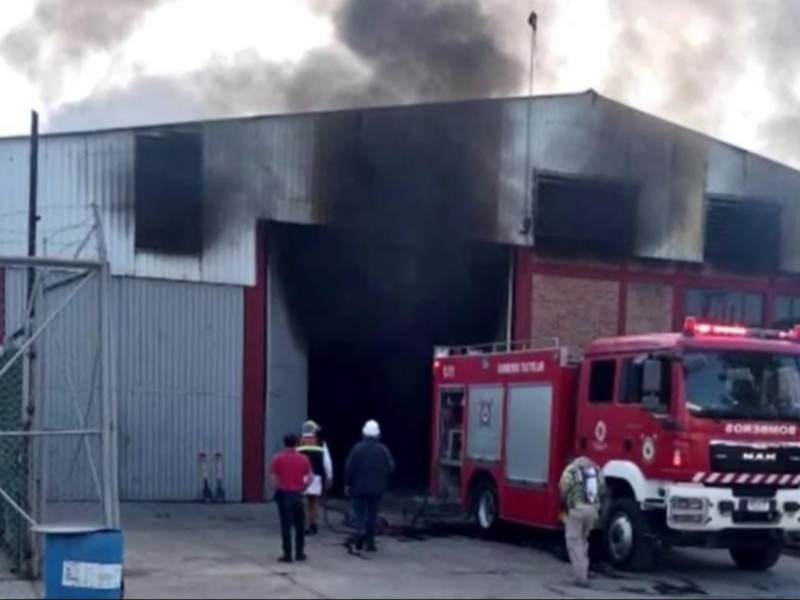 Se registra incendio en recicladora de Tultitlán