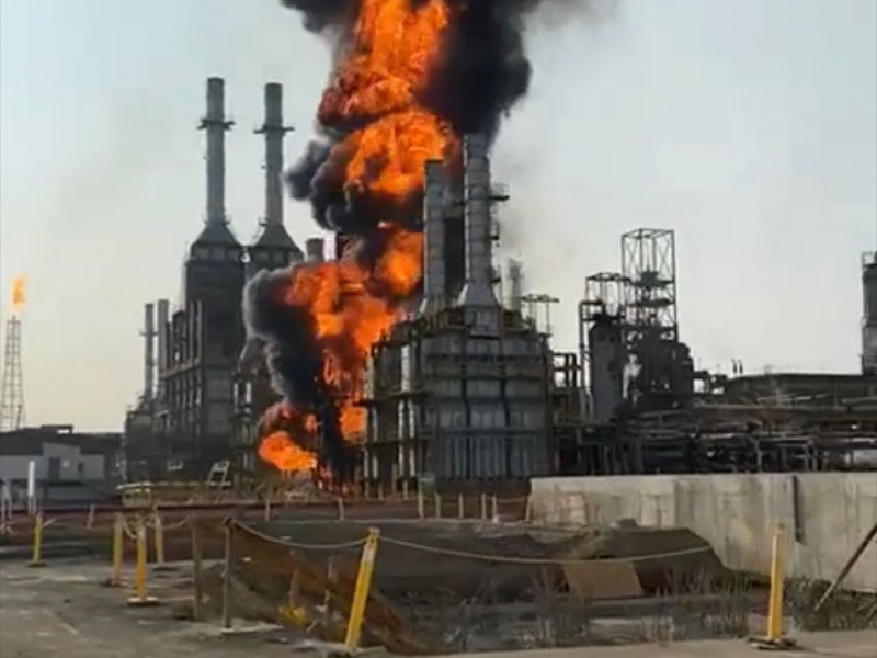 Se registra incendio en refinería Dovalí Jaime de Salina Cruz