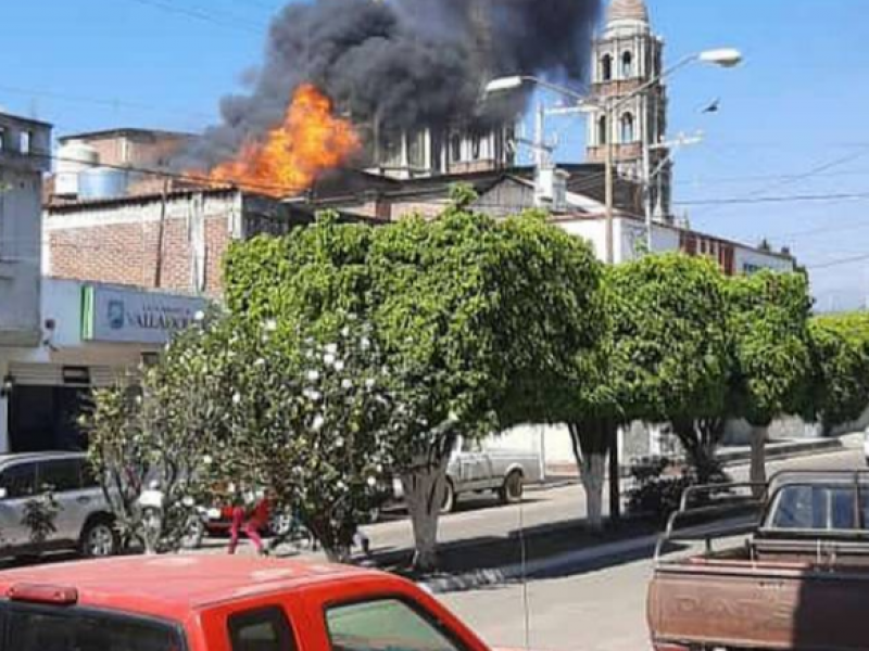 Se registra incendio en templo de San Juan Nuevo, Parangaricutiro