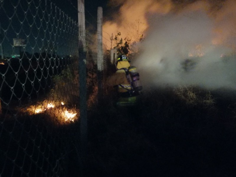 Se registra incendio en terreno de San Andrés Cholula