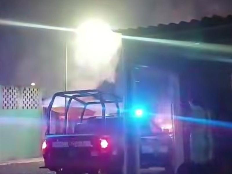 Se registra incendio en tienda de abarrotes en Tabachines