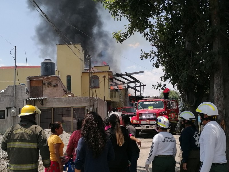 Se registra incendio en Toluca, ocho personas resultan intoxicadas
