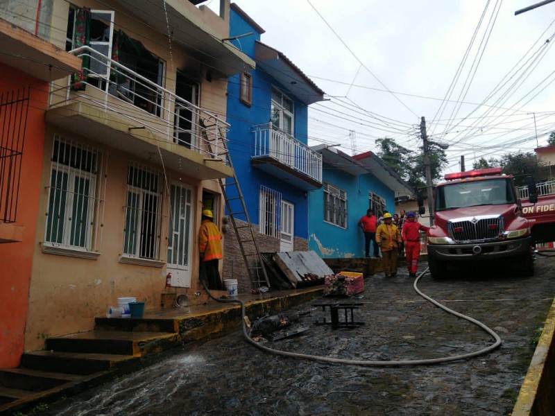 Se registra incendio en vivienda de Coatepec