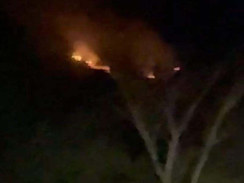 Se registra incendio forestal en cerro El Libro, en Coquimatlán