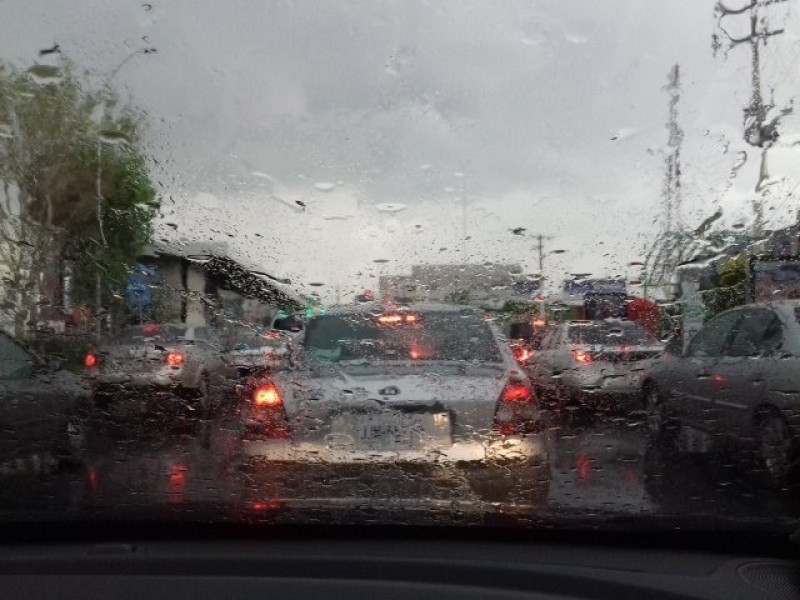 Se registra intensa lluvia en la capital queretana