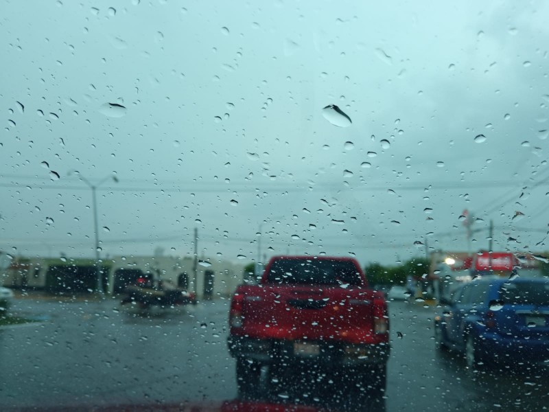 Se registra lluvia mañanera en Los Mochis