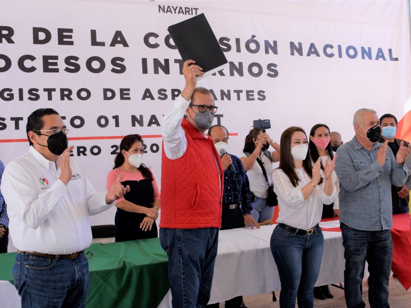 Se registra Manuel Cota como precandidato a diputado federal