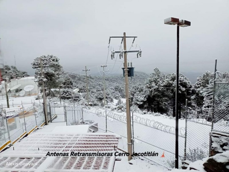 Se registra nevada en el Cerro de Jocototlán