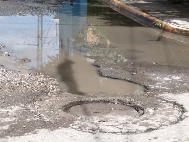 Se registra nuevamente una fuga de agua en Colonia Independencia