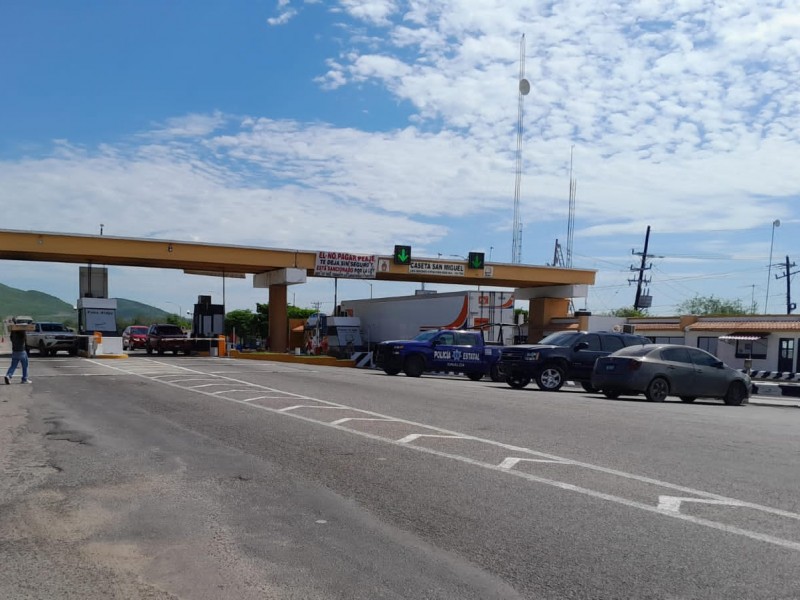 Se registra poca afluencia vehicular en caseta de San Miguel Zapotitlán