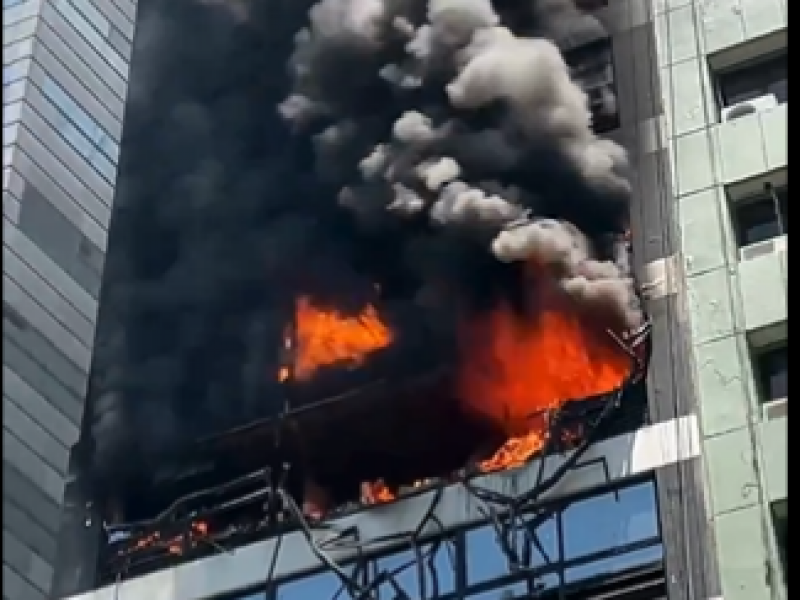 Se registra un incendio en edificio de Buenos Aires
