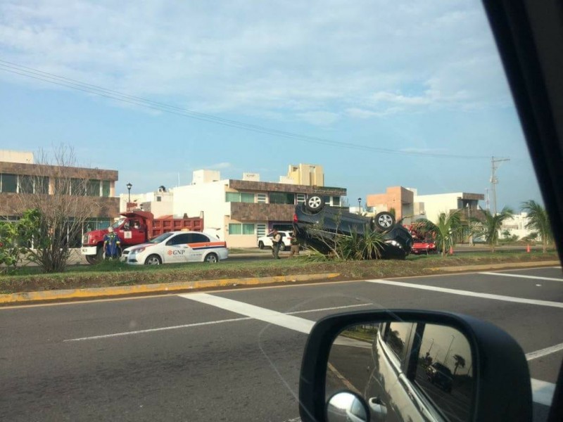 Se registra volcadora en Riviera Veracruzana