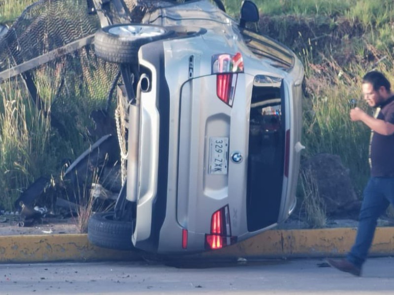 Se registró una volcadura en la zona de la Vía Atlixcáyotl