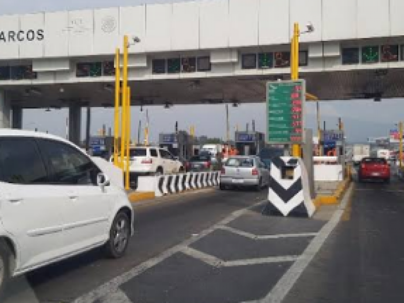 Se regulariza flujo vehicular en caseta de cobro 4 caminos