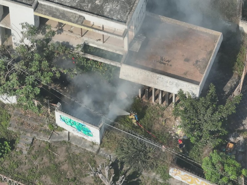 Se reporta incendio en casa habitación abandonada en Tepic
