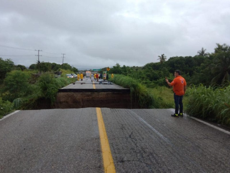 Se reportan afectaciones en ocho comunidades de Tecpan por Max