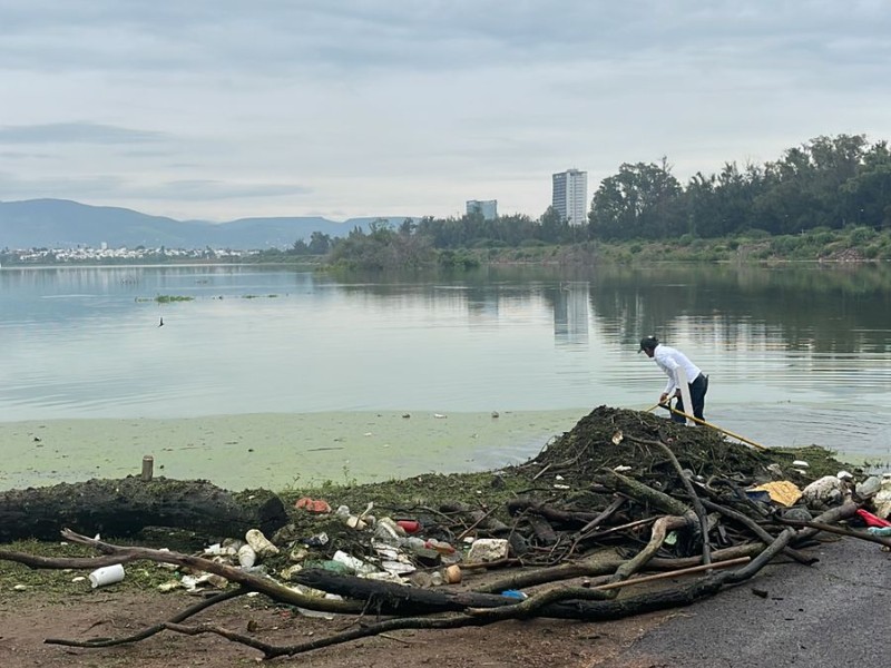 Se reportan grandes cantidades de basura en presa El Palote