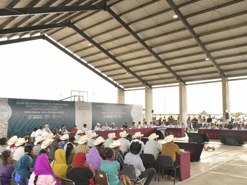 Se reúne AMLO con integrantes de los ocho pueblos Yaquis