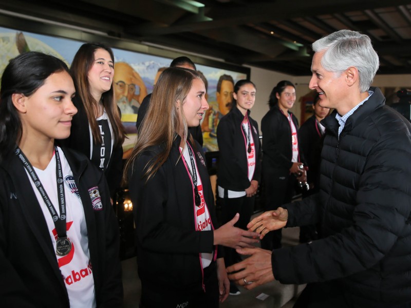 Se reúne Del Mazo con campeonas Sub 17