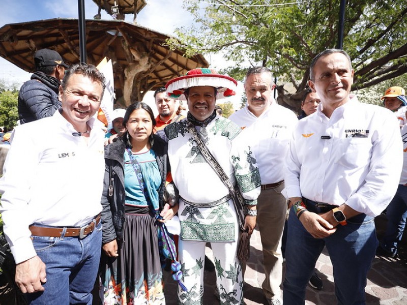 Se reúne Pablo Lemus con comunidades wixárikas en Mezquitic