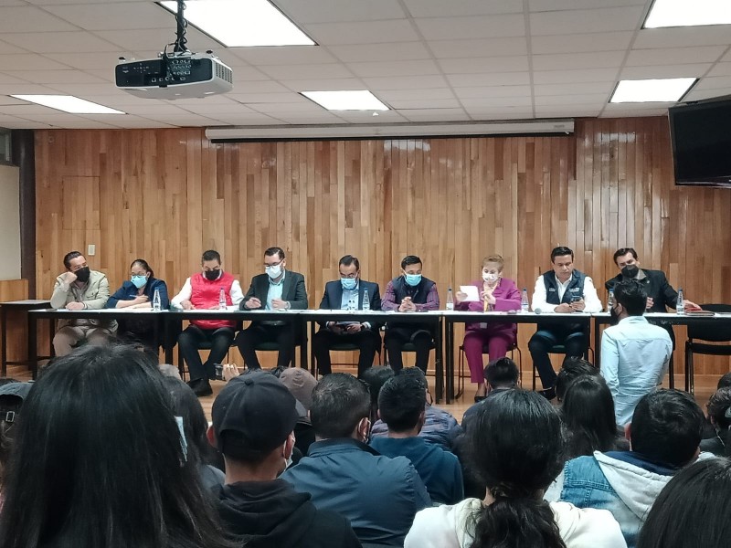 Se reúnen autoridades educativas con alumnos de la UPVT