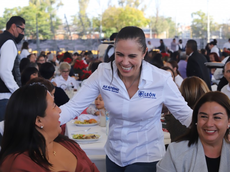 Se reúnen colonos de León con Gobierno Municipal