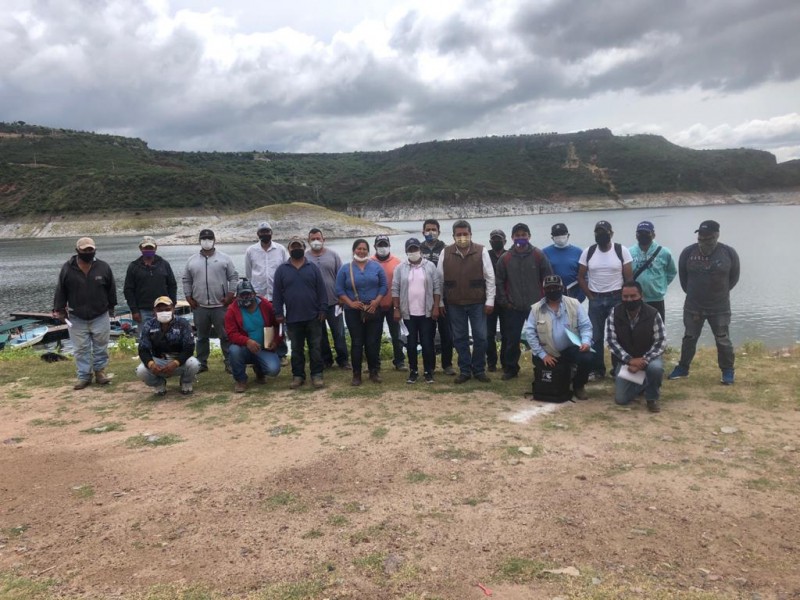 Se reúnen cooperativas de pescadores en Querétaro