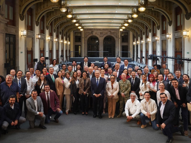 Se reúnen gobernadores morenistas con AMLO en Palacio Nacional