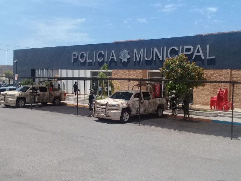 Se reúnen mandos de Seguridad, inspeccionan armamento