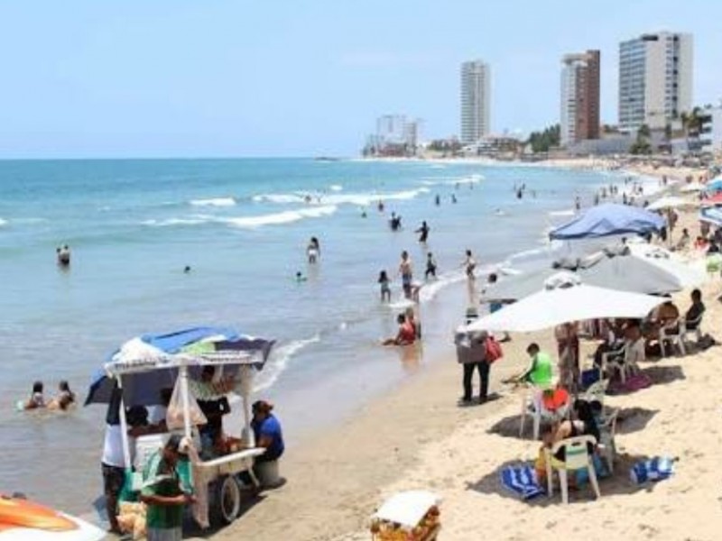 Se roban banderines preventivos en playas de Mazatlán