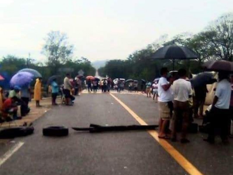 Se rompe el diálogo; reactivan bloqueo carretero en El Coyul