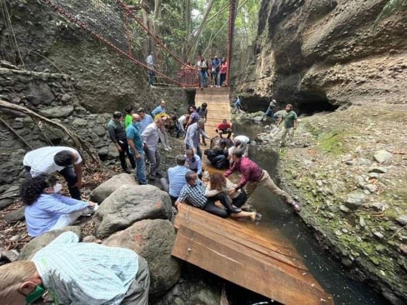 ¡Se rompe puente colgante en Morelos! hay funcionarios heridos