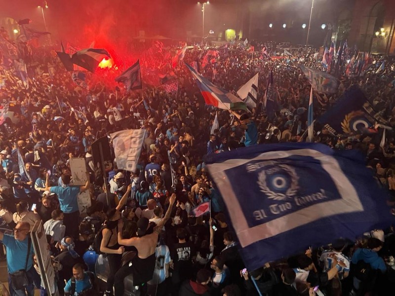 Se sale de control celebración del Napoli por el 'Scudetto'