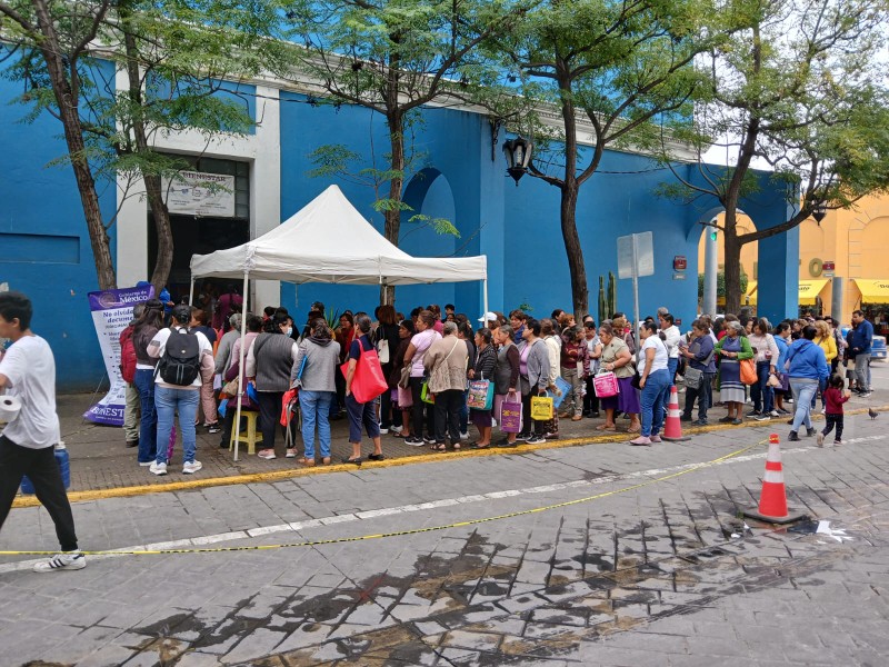 Se saturan oficinas de Bienestar tras registro de mujeres
