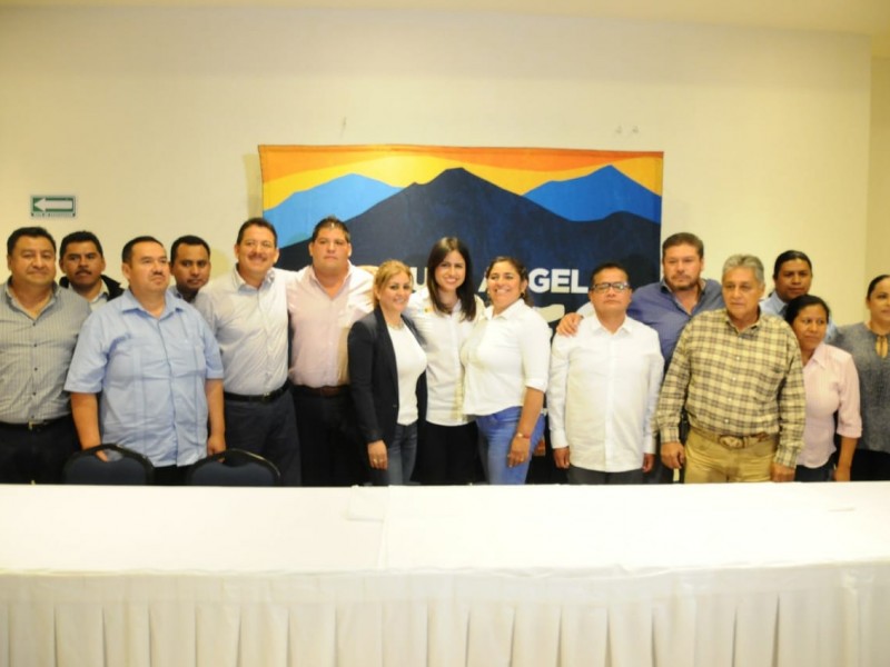 Se suman 10 alcaldes a campaña de Yunes