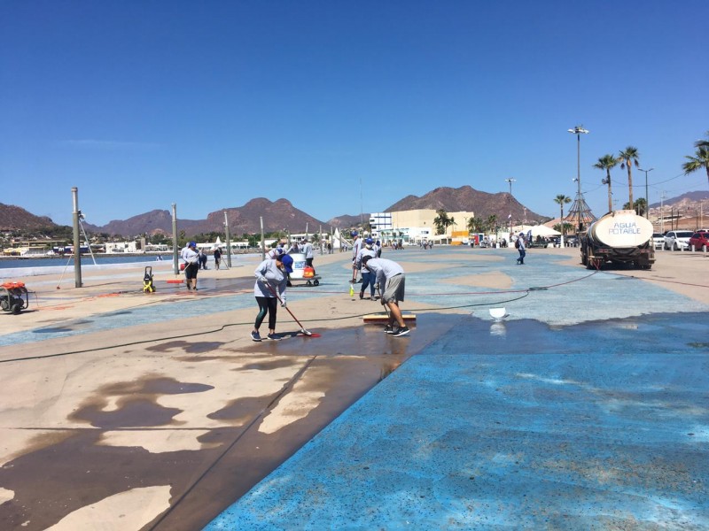 Se suman a limpieza de Malecón Turístico