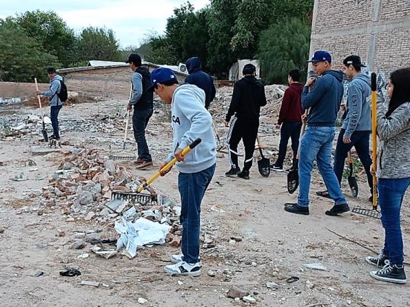 Se suman estudiantes de Cbtis #33 a “San Luis Limpio”