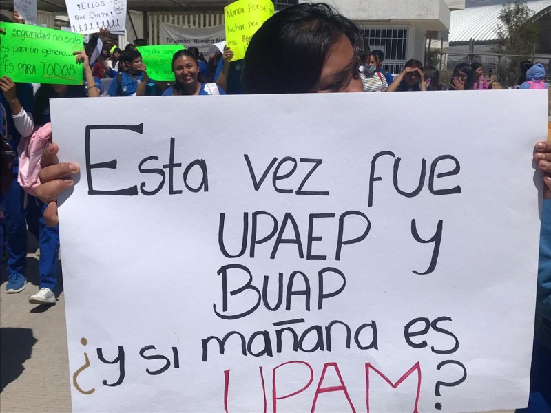 Se suman estudiantes de la UPAM a marcha contra inseguridad