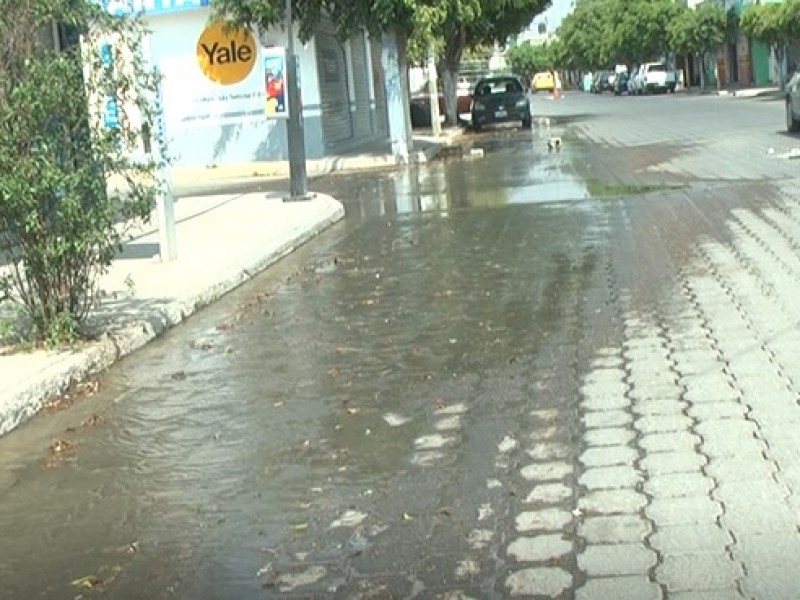 Se tapa drenaje con residuos domésticos