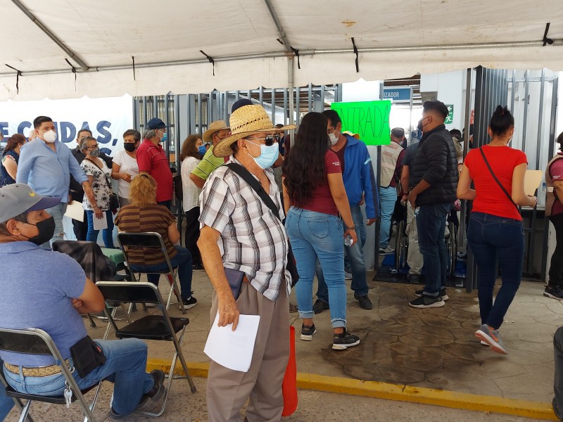 Se terminan vacunas en la Prepa Regional de El Salto