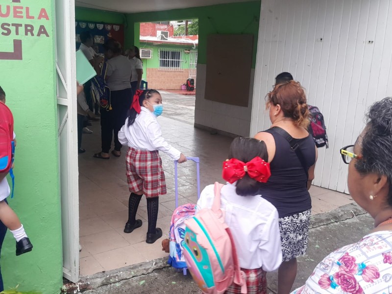 Se terminaron las vacaciones y estudiantes regresaron a clases en Veracruz