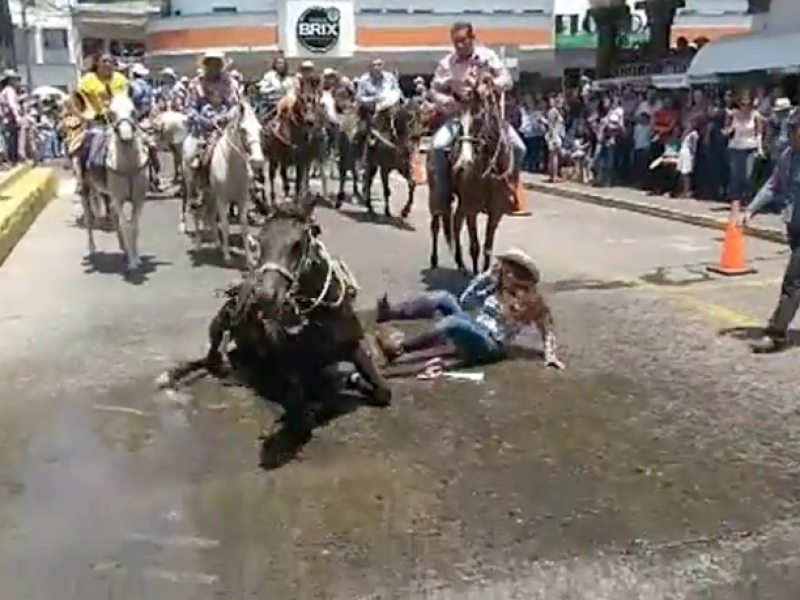 Se Viraliza Caída de Caballo Durante Cabalgata