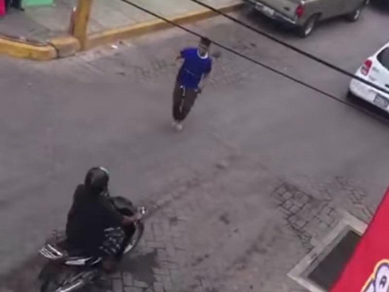 Se viraliza video en Santiago Ixcuintla robo a pleno día