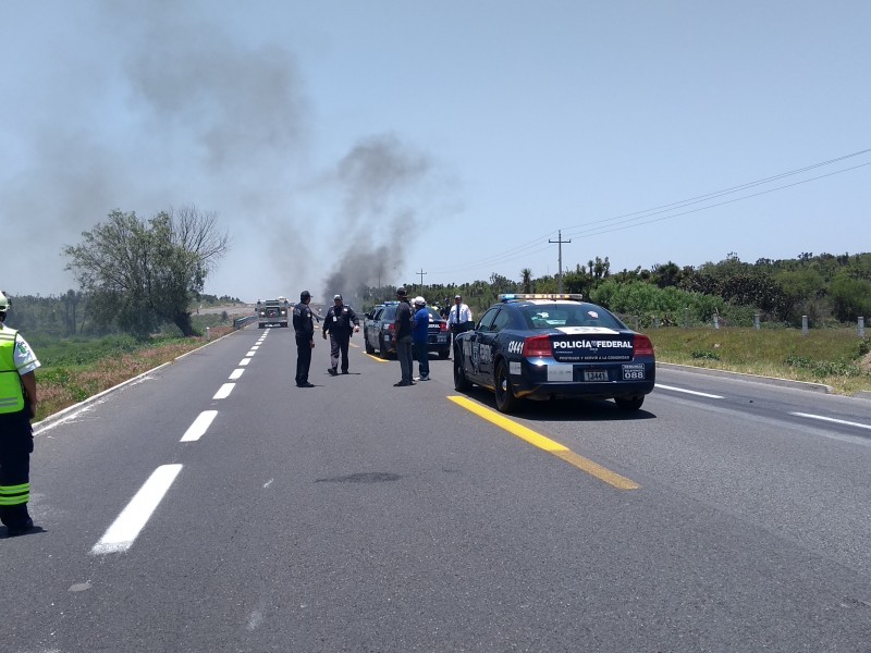 Se vuelca auto en la Cuacnopalan Oaxaca