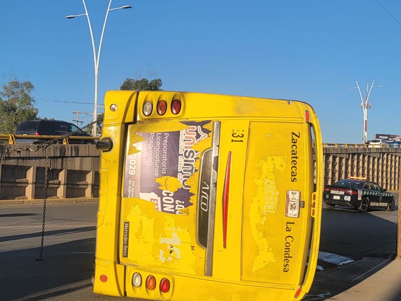 Se vuelca camión de pasajeros en el municipio de Guadalupe Se vuelca camión de pasajeros en el municipio de Guadalupe